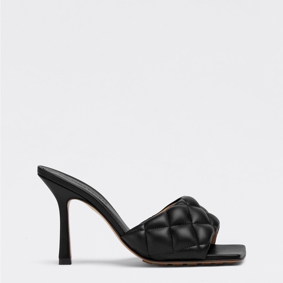 Like New Women's Bottega Veneta Padded Black Leather Sandals Heels Size 34.5 - Picture 1 of 11